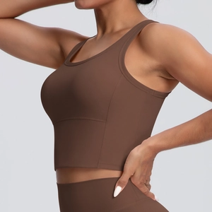 Nahaufnahme brauner Sport-BH mit breiten Trägern und ergonomischen Seitennähten