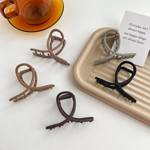 Matte Alloy Hair Claw Clip Twisted Cross Design Large Strong Hold Nonslip Hairpin Headwear For Women Thick Hair