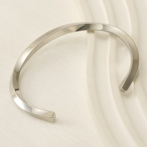 Minimalist silver stainless steel C-shape twisted open bangle with metallic mirror finish