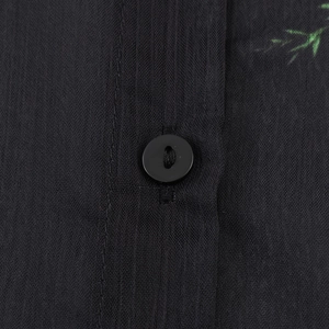 Camicetta in chiffon nero da donna con trama strutturata e stampa floreale verde