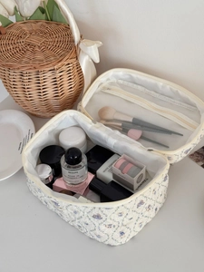 Quilted floral makeup bag with double-layer storage and blue flower pattern