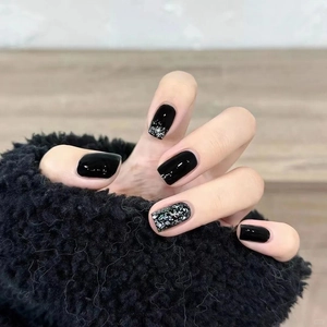 Glossy Black Short Square Press On Nails With Silver Glitter Simple Elegant Artificial False Fingernails For Women