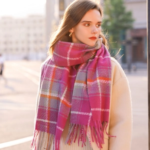Écharpe à carreaux rose pour femmes avec franges, châle chaud d'hiver toucher cachemire