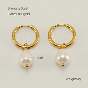 Détails de boucles d'oreilles en acier doré avec perles blanches et spécifications