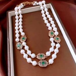 Double-layer pearl necklace with square green gemstones in vintage jewelry box