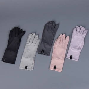 Détail de gants de protection solaire respirants en cinq couleurs avec étiquettes Ice Cold