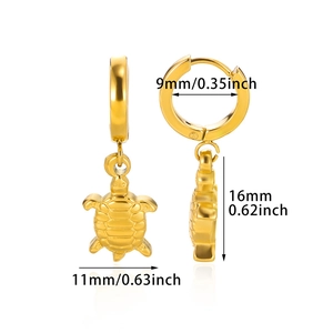 Tableau de mesures détaillé pour boucles d'oreilles tortue dorées en studio photo
