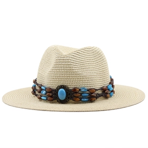 Chapeau de cowboy en paille beige avec bandeau en perles turquoise style bohème