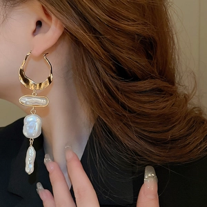 Baroque pearl tassel earrings with gold irregular rings in French vintage luxury style