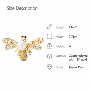 Vista de detalle de pendientes de abeja de 1,6x2,7cm con baño de oro de 18K