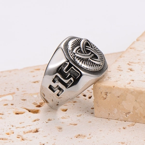 Retro stainless steel men's ring with triquetra knot engraving and punk style details