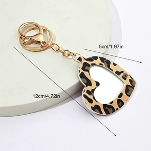 Close-up of leopard print heart mirror keychain with 12cm length and 5cm width details