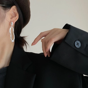 Minimalist silver asymmetric drop earrings for women with irregular streamlined metal design