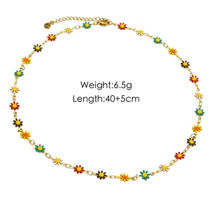 Detailed specs of daisy necklace with multicolor enamel flowers and dimensions 40+5cm