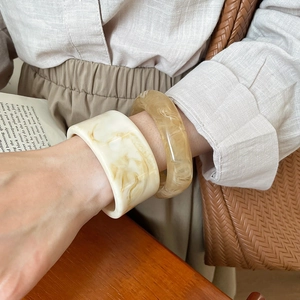 Chic wide resin bangles in cream white and amber marble patterns for women's jewelry