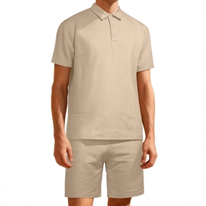 Set uomo in maglia a nido d'ape con polo a maniche corte e pantaloncini beige per estate