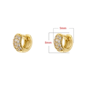 Orecchini a cerchio in oro 18K con tre file di zirconi cubici, misura 8mm x 9mm
