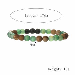 Détail du bracelet en agate verte et perles de lave 6mm avec spécifications de 17cm