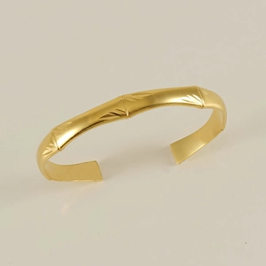 Minimalist 18K gold plated bamboo textured open C-shaped stainless steel bangle for women