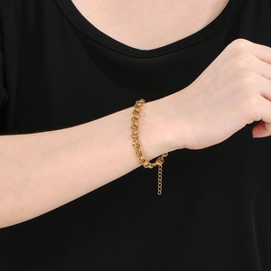 Bracelet chaîne en acier inoxydable plaqué or 18k avec anneaux imbriqués au design épuré