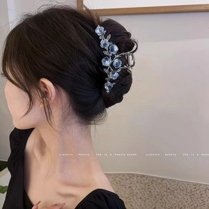 Pince à cheveux camélia bleu de style français pour chignon élégant accessoire femme