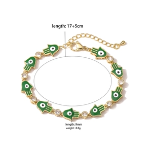 Detail view of 17+5cm green Hamsa hand bracelet with dimensions and weight labels