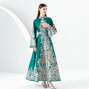 Elegantes Paisley-Maxikleid im Vintage-Stil mit Stehkragen und langen Ärmeln in Dunkelgrün