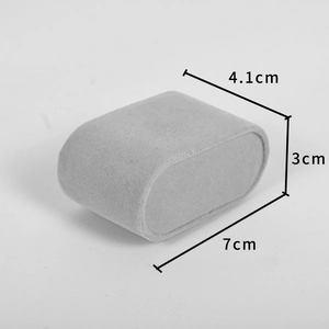 Cuscino per orologi in velluto grigio con dimensioni 7x4,1x3cm per display gioielli