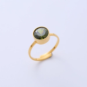 Anello regolabile minimalista in oro con una scintillante gemma rotonda verde oliva centrale