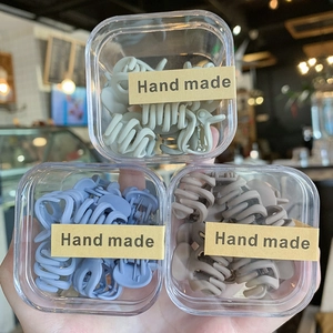 Set de 10 pequeñas pinzas mate de colores en cajas para peinados de mujer