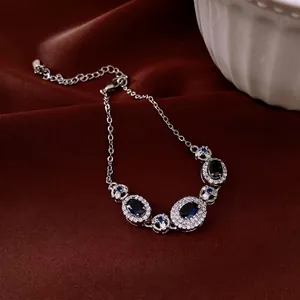 Bracelet style palais français avec pierres bleues ovales et accents de cristal