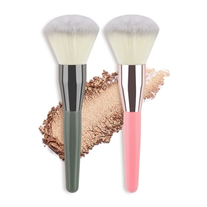 Large Powder Brush Soft Synthetic Fiber Bristles For Setting Makeup Blush Professional Face Beauty Tool Long Handle