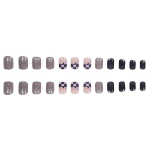 Short press-on nail kit with 24 pieces featuring black checkerboard and glitter designs
