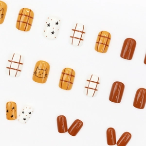 Lot de 24 faux ongles mignons avec motif chat de dessin animé et carreaux marrons