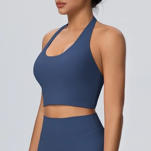 Vista laterale dettagliata del reggiseno yoga con schiena scoperta e design senza cuciture