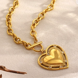 Collier à grosse chaîne plaqué or 18 carats avec pendentif cœur et cristaux