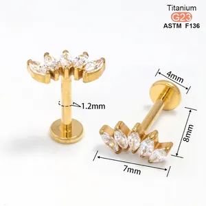Détail du labret en titane F136 avec zircons marquise en éventail et base plate