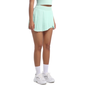 Detail of light green pleated tennis skort featuring high waist and elastic fabric