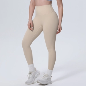 Detailansicht der beigen High-Waist-Leggings mit feuchtigkeitsableitendem Matt-Finish