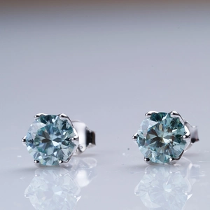 Detail of 1 carat light blue moissanite earrings with 925 silver six-prong setting