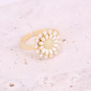 Detailed macro view of a 3D daisy ring with white enamel petals and adjustable gold band