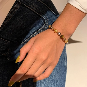 Bracelet vintage français avec perles d'œil de tigre et fermoir magnétique doré