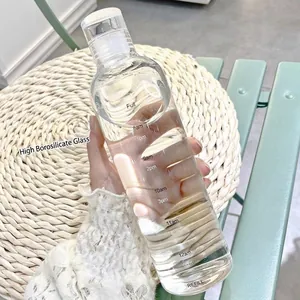 Bottiglia d'acqua in vetro borosilicato con scala temporale e fondo spesso
