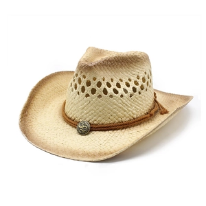 Dettaglio cappello da cowboy in paglia con fascia intrecciata e fibbia in metallo