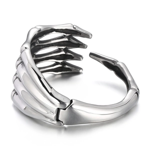 Vintage silver skeleton hand ring made of titanium steel with a skull claw design