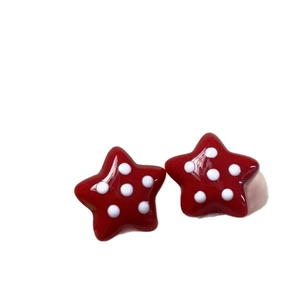 Boucles d'oreilles étoiles rouges à pois en résine pour femmes au design vintage épuré