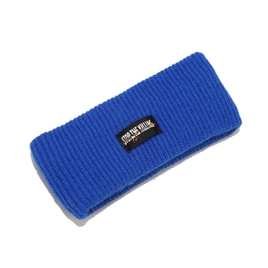 Thick knitted sports headband in Klein blue with stylish woven letter patch