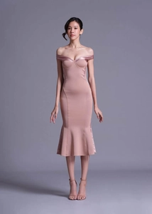 Elegant off-shoulder bodycon velvet maxi dress in dusty rose pink with fishtail hemline