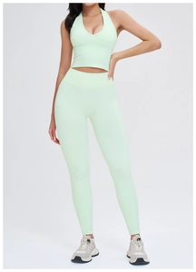 Ensemble de yoga vert menthe sans couture avec haut dos nu en V et legging taille haute