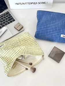 Large capacity checkered cosmetic bag with zipper in yellow and blue plaid fabric
